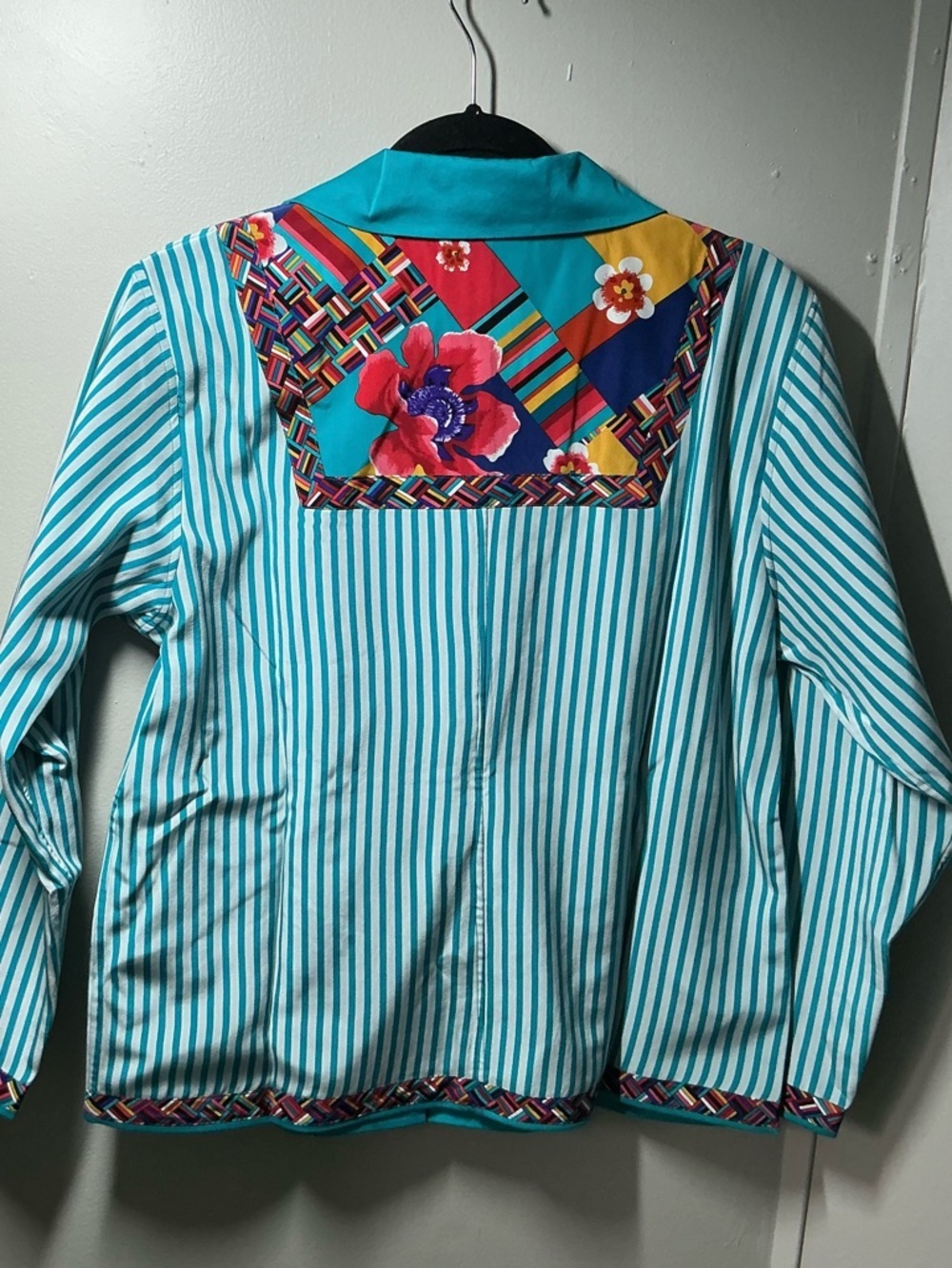 Koos silk reversible colorful jacket size medium - Picture 4 of 15